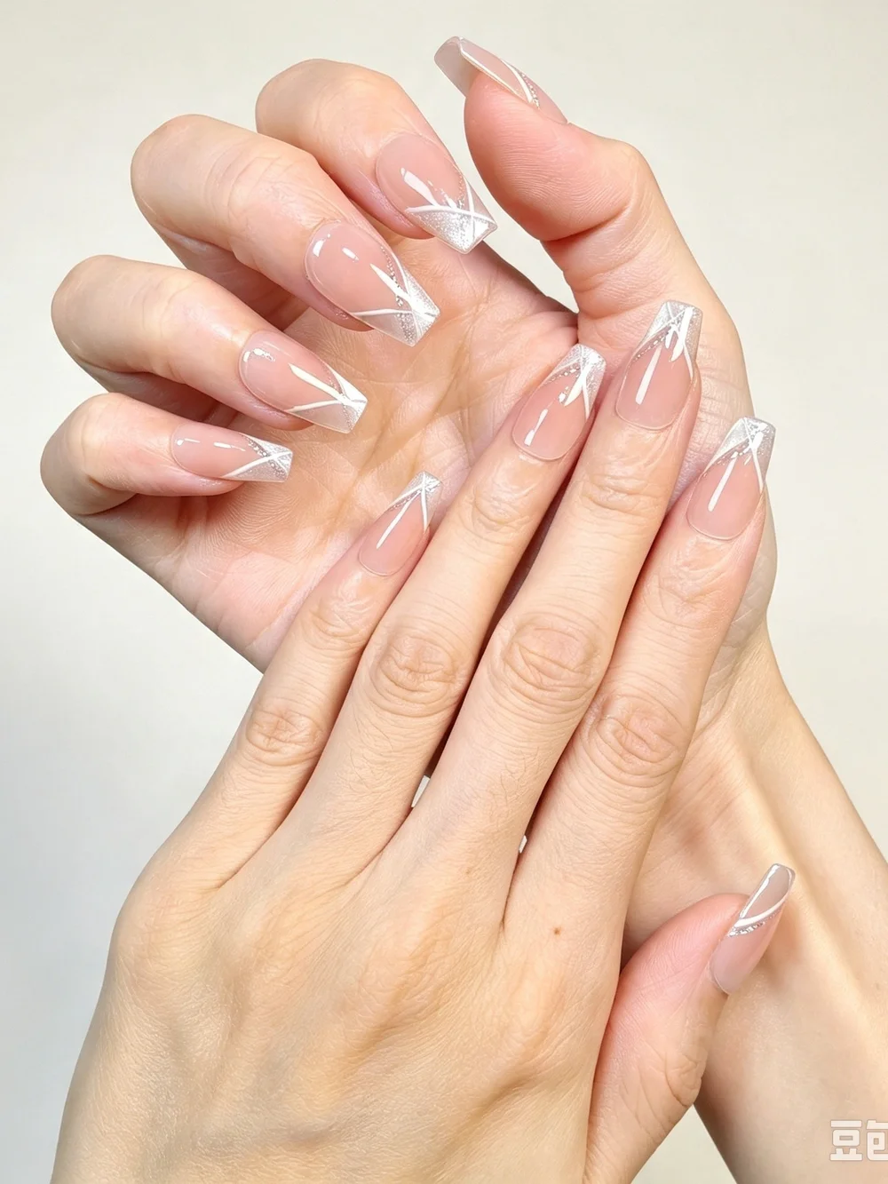 Nude Short Coffin Press On Nails With White Silver Cat Eye Glitter V‑French Tips